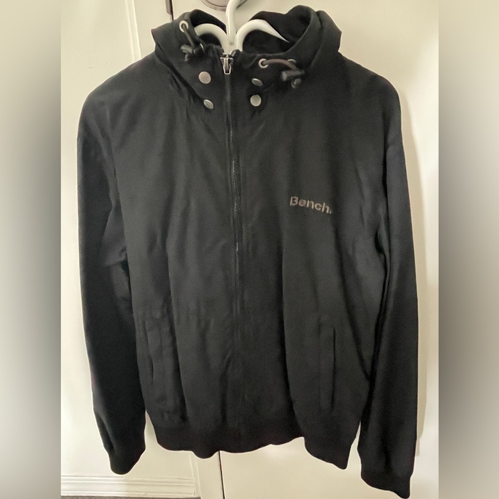 Bench Men’s Windbreaker Jacket Medium M Black Adjustable Hood